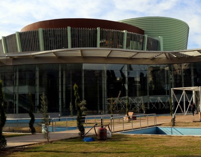 g_0x0-izmir-yeni-tiyatro-sahnesine-kavustu-1549291669623.jpg  title=